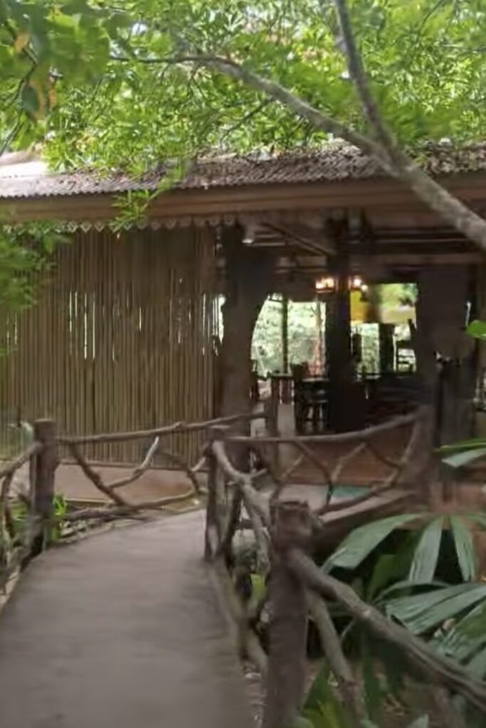 The entrance to reception at Khao Sok Paradise Resort
