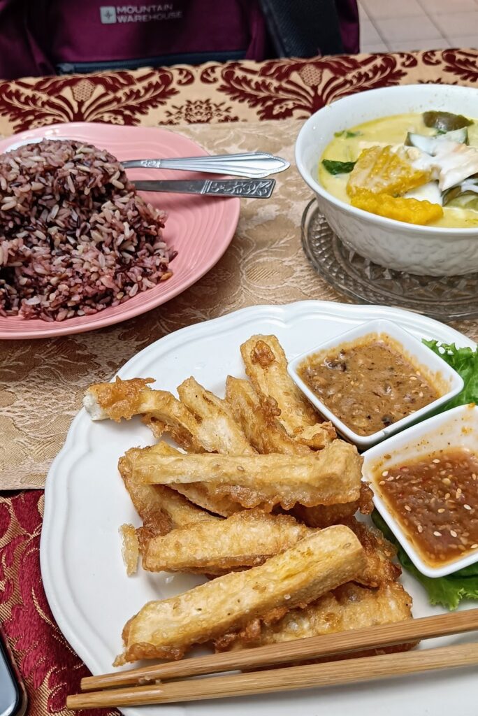 Rice, thai green curry and tofu