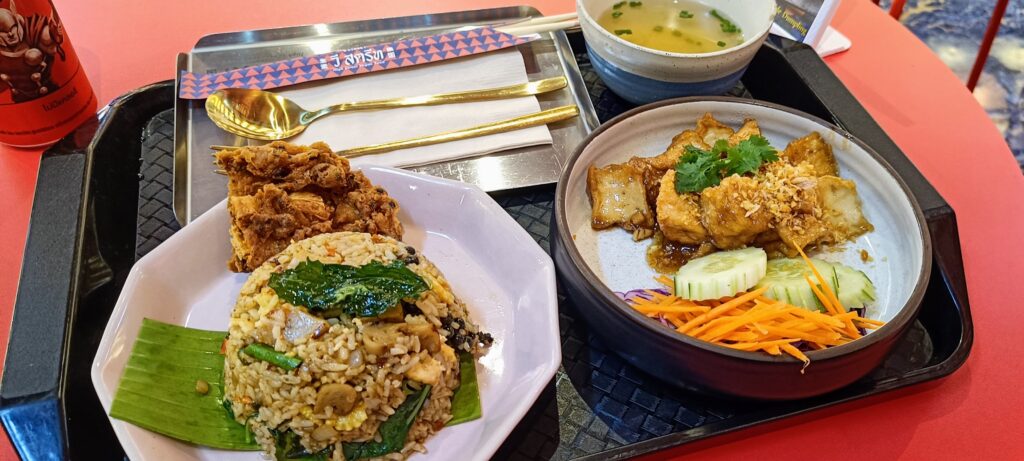 Vegan in Bangkok: Food at V Street, drunken fried rice and tofu