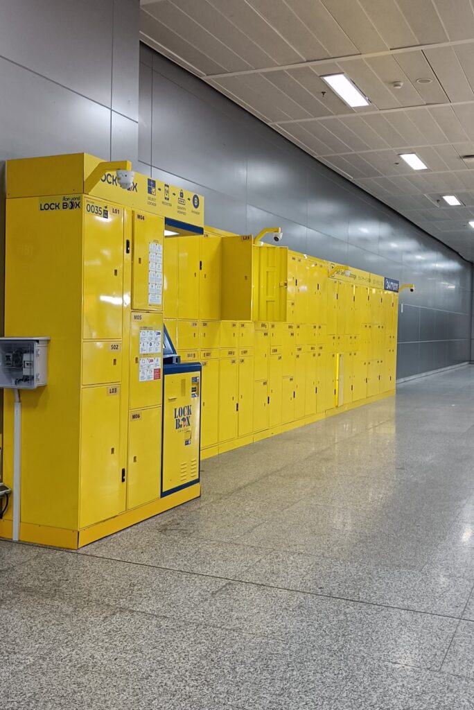Lockers in Krung Thep Aphiwat station