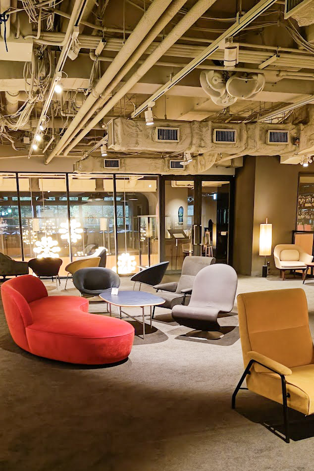 Common area lounge in the knot hotel, shinjuku