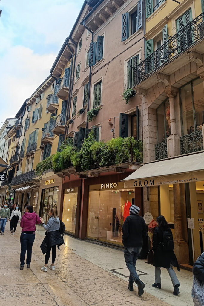 The marble pavement of via Giuseppe Mazzini, Verona