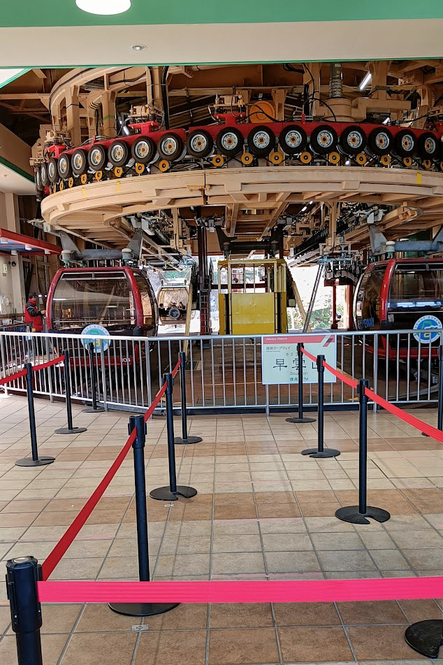 Hakone ropeway lift station with waiting area