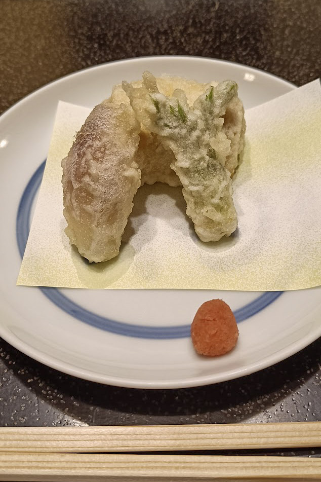 Vegetable tempura served in Motoyu Kansuiro ryokan in Japan