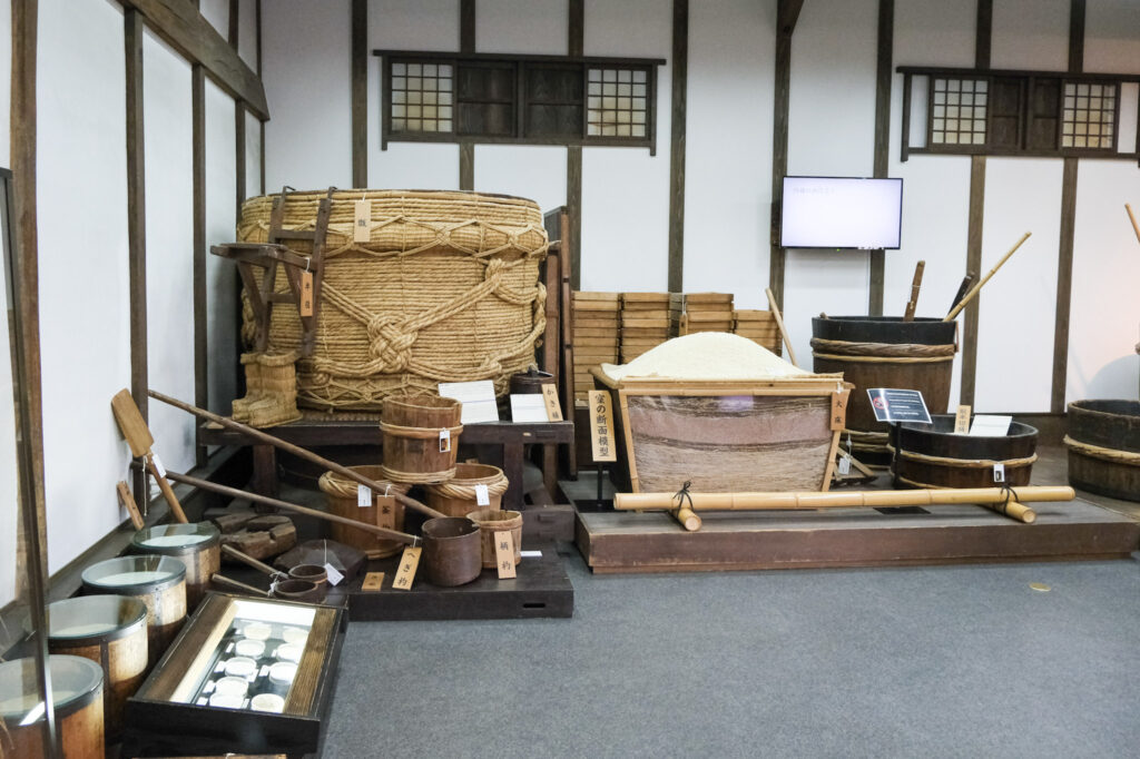 A display in the Geikkeikan Okura Sake Museum showing traditional sake making methods
