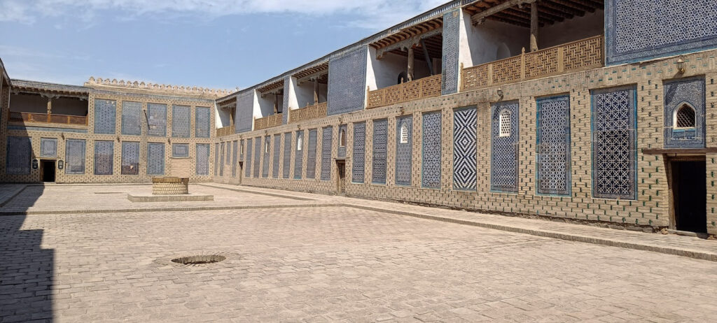the harem courtyard of the Toshhovli Palace